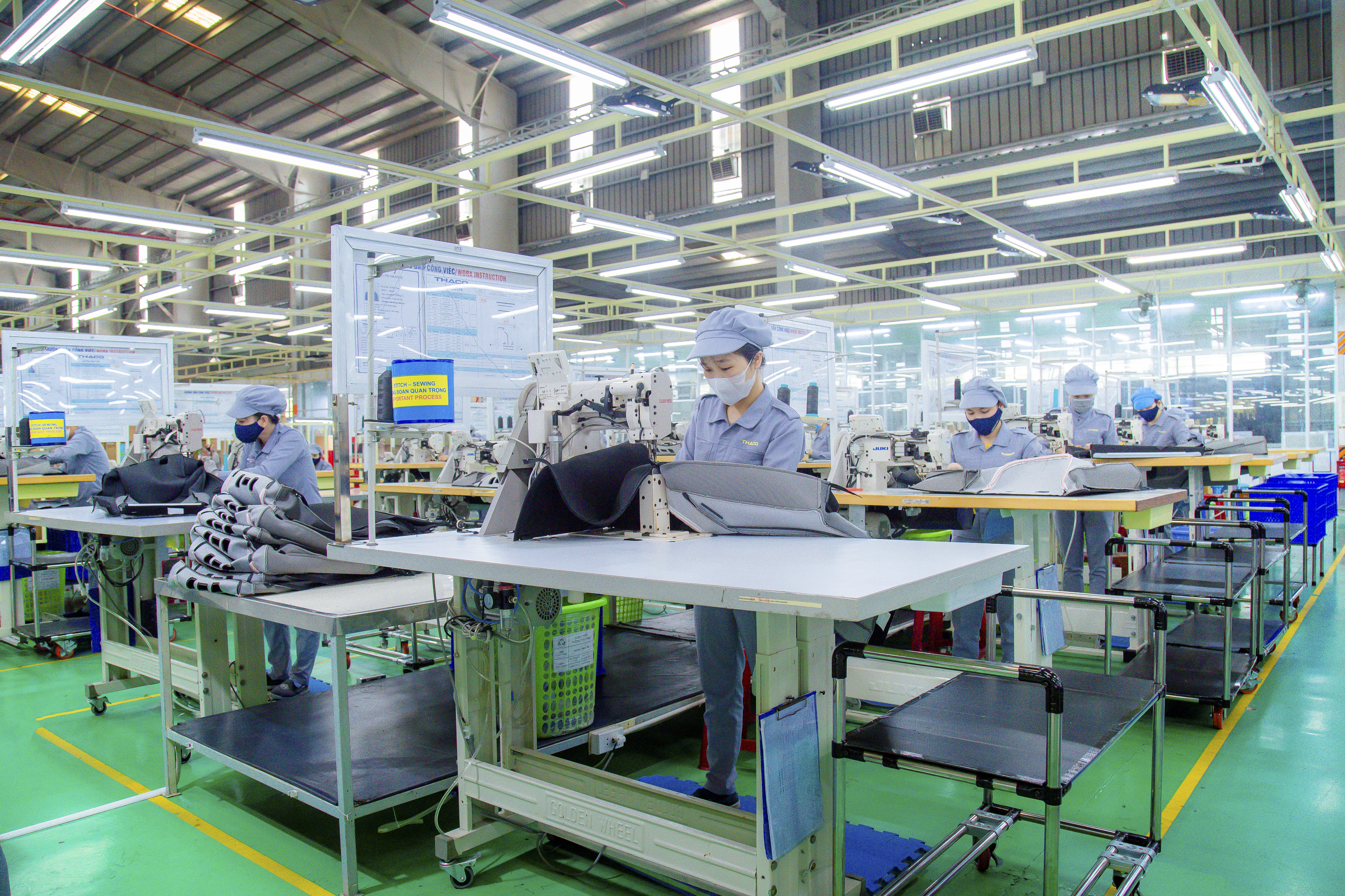 11. Dây chuyền may áo ghế xuất khẩu.JPG