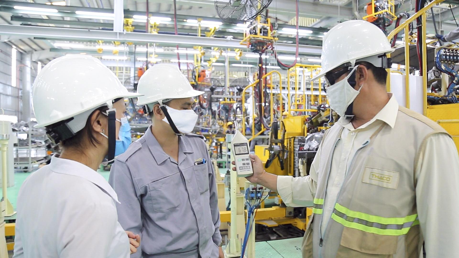 2. Đo tiếng ồn trong môi trường làm việc tại nhà máy KIA .jpg