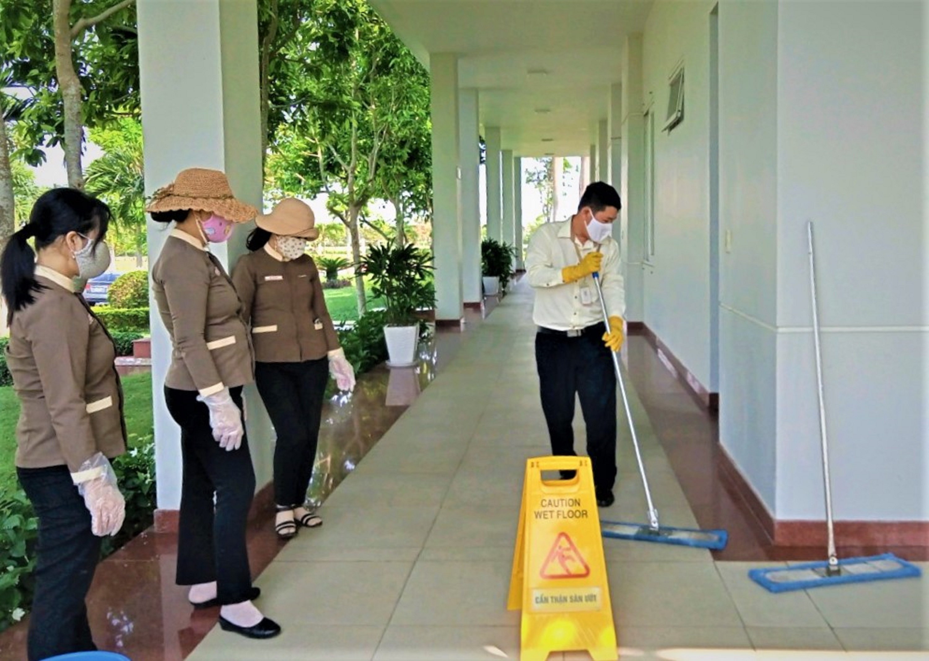 2. Hướng dẫn vệ sinh sàn tại Văn phòng Chu Lai.jpg