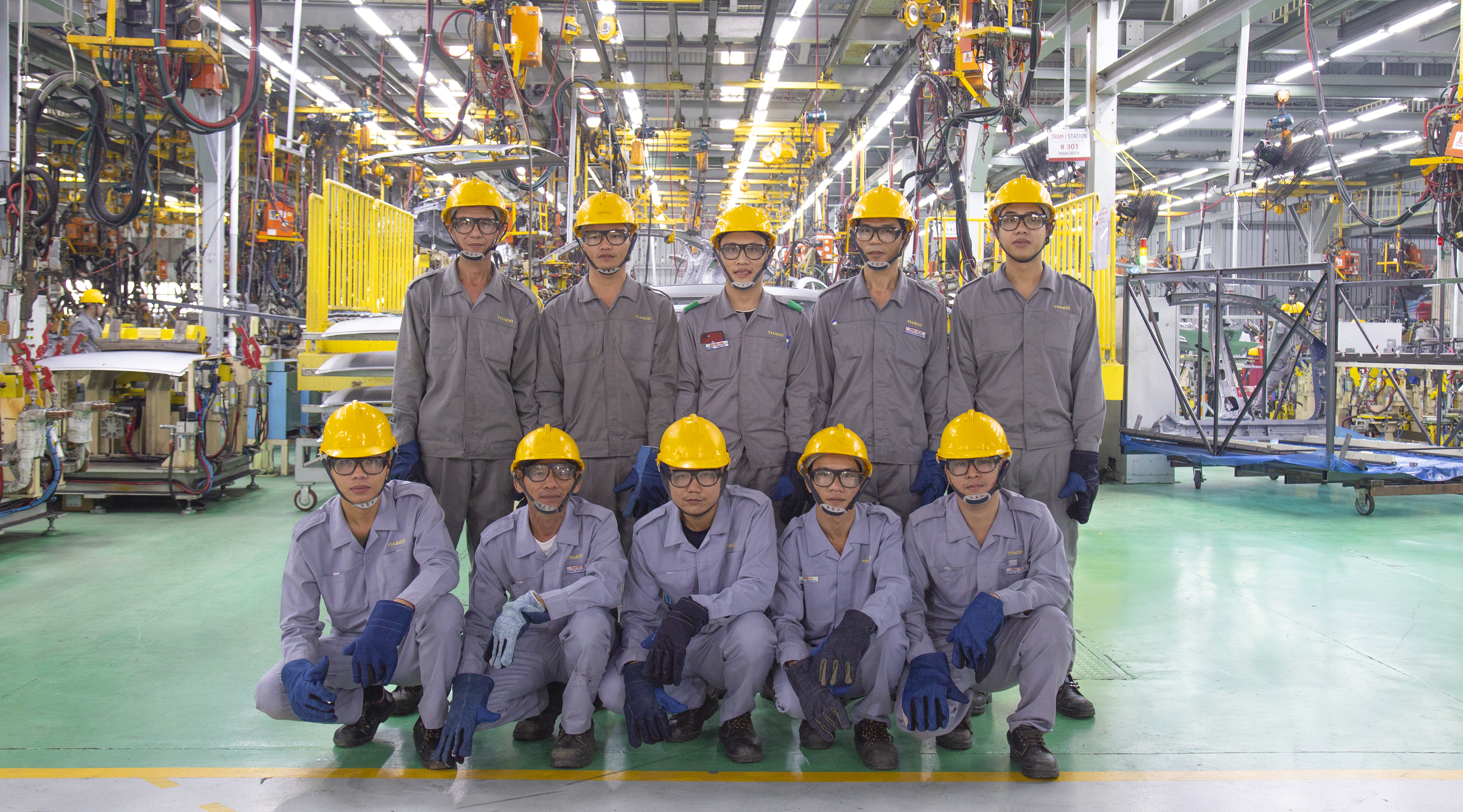 2. Tập thể Tổ hàn mảng sàn NM Kia.jpg