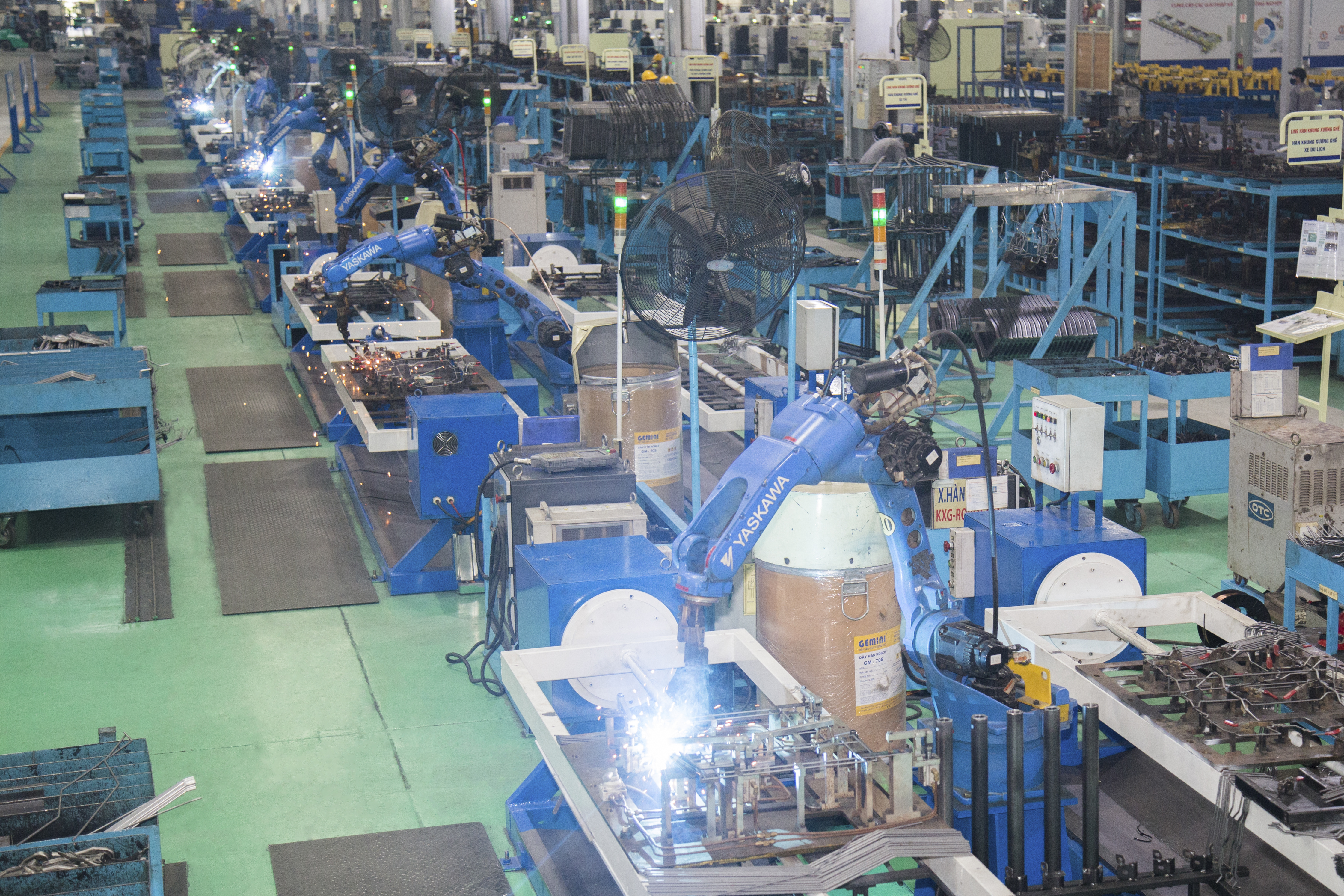 3. Dây chuyền robot hàn.jpg