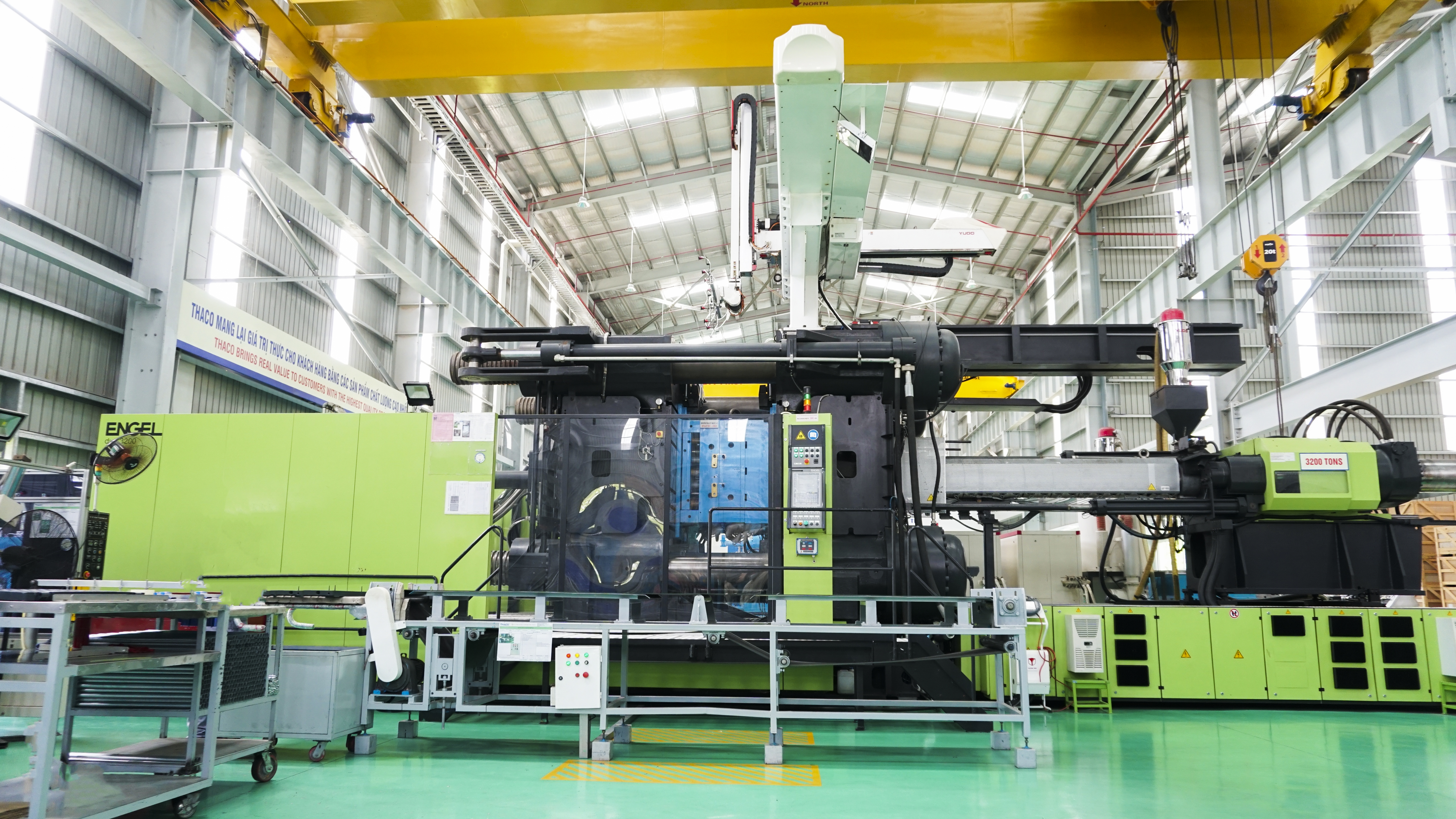 3. máy ép phun nhựa 3200 tấn (1).jpg