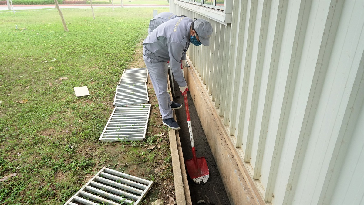 4. Vệ sinh các hố ga, đường rãnh thoát nước trước cơn bão số 5 năm 2021 edit.jpg