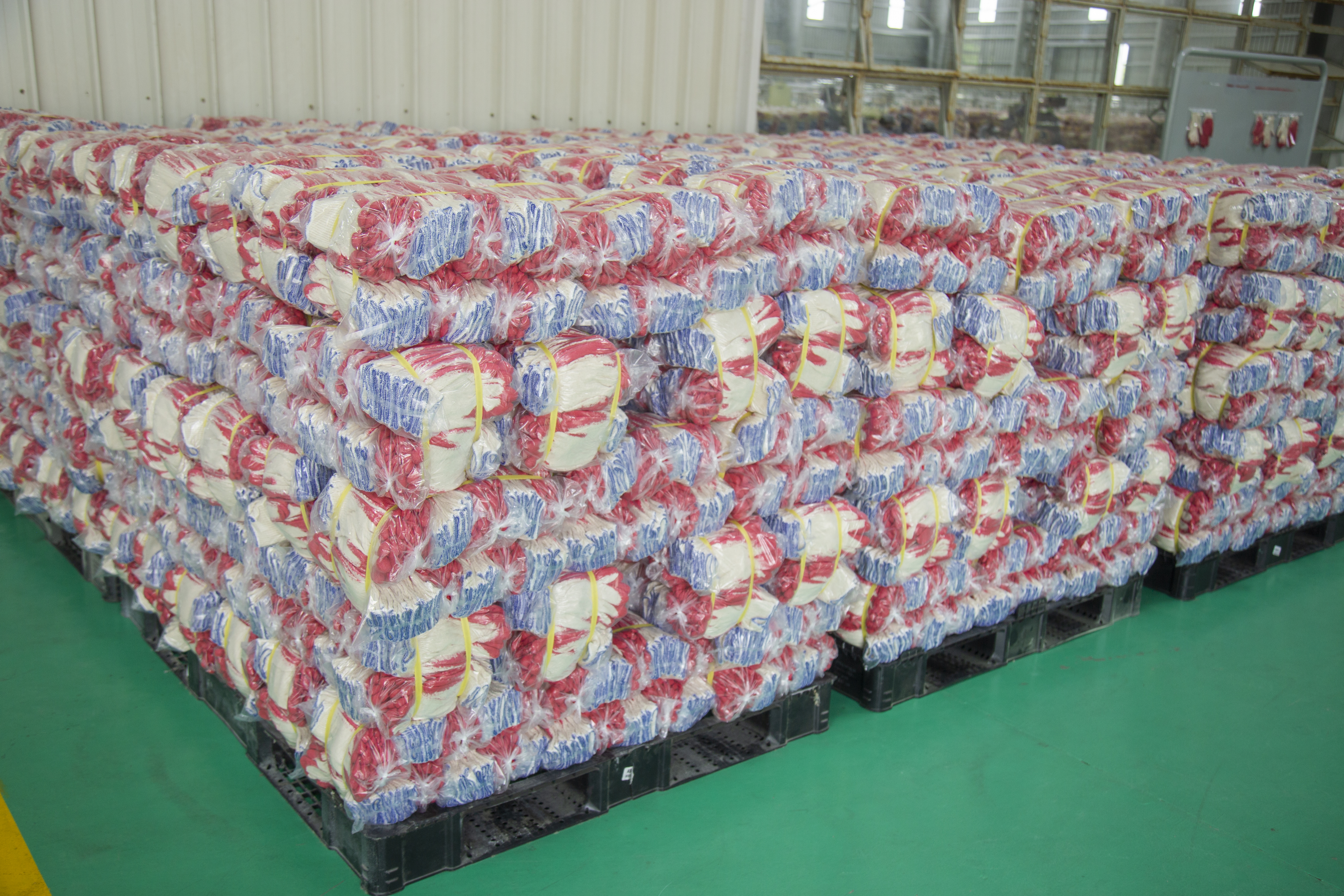 5. Đóng gói kiện hàng găng tay xuất khẩu.jpg