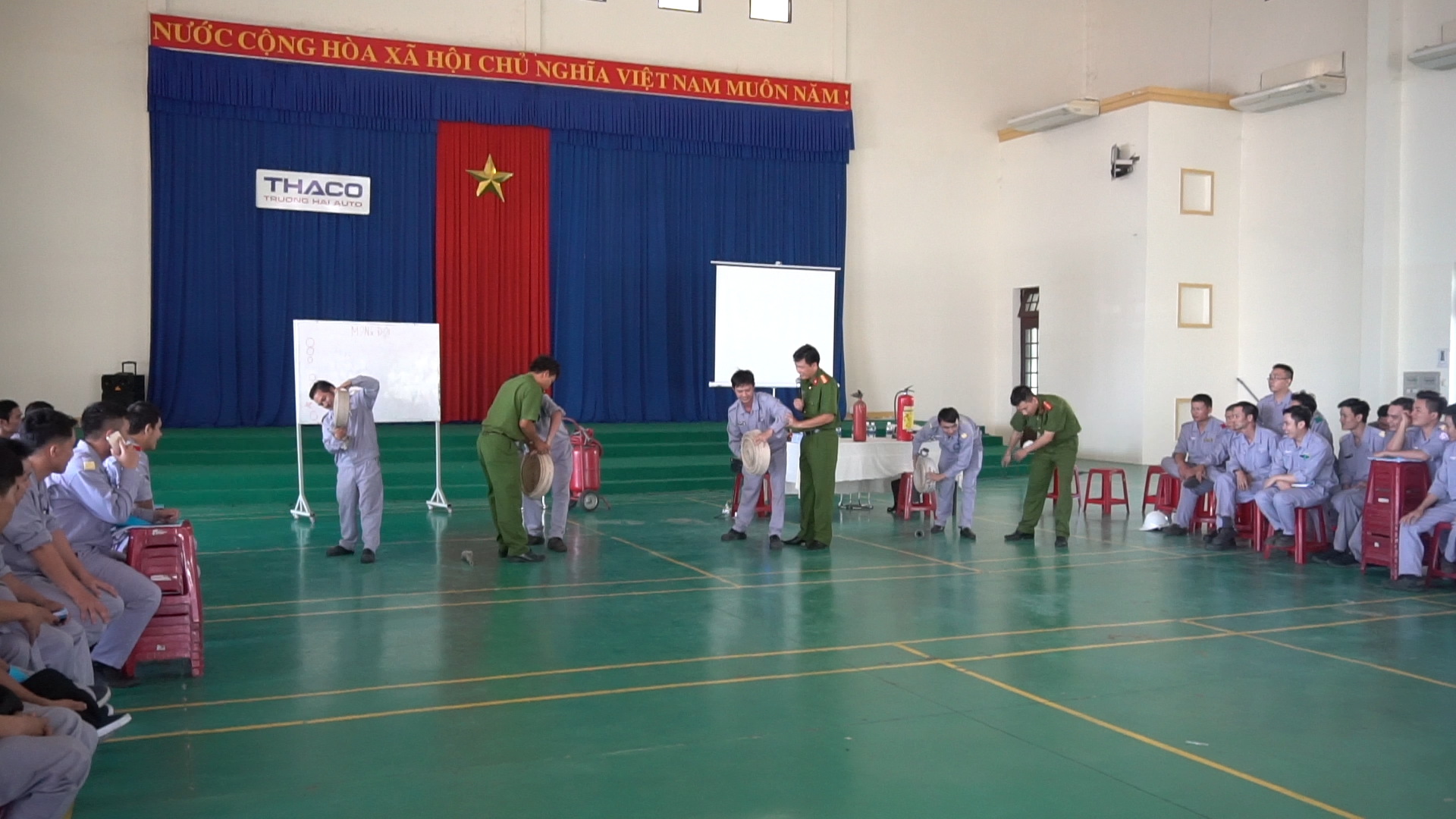 5. Huấn luyện PCCN tại Trường Cao đẳng THACO (2).png