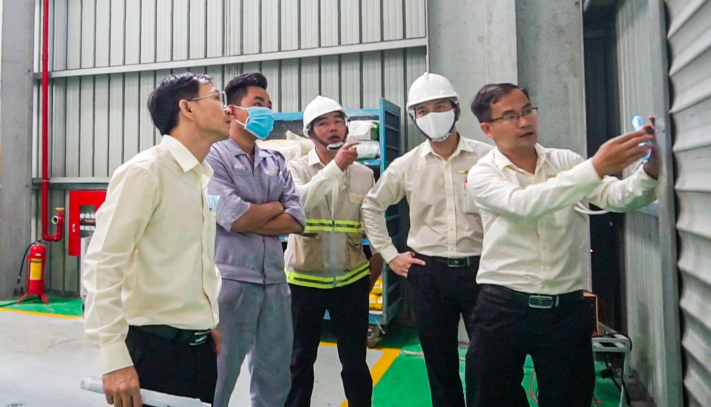 6. Kiểm tra hệ thống cửa cuốn ở các nhà máy edit.jpg