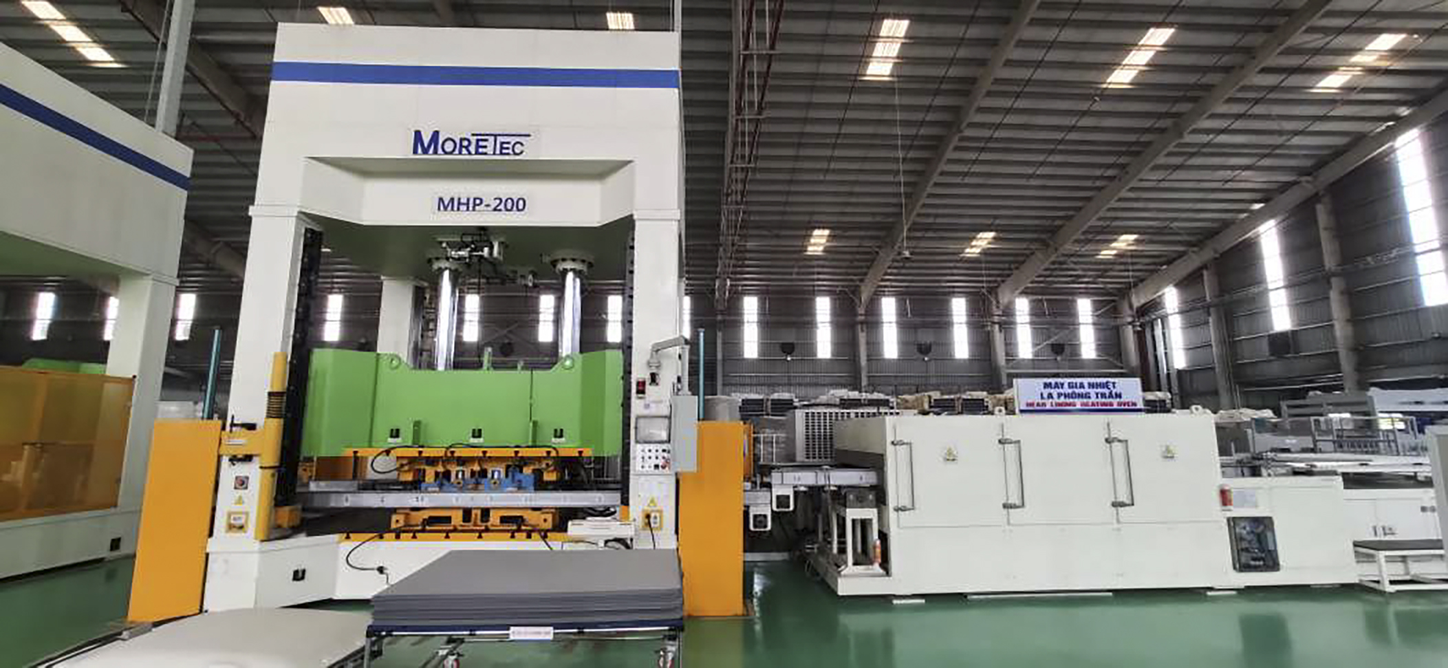 7. Thiết bị sản xuất la phông trần.jpg