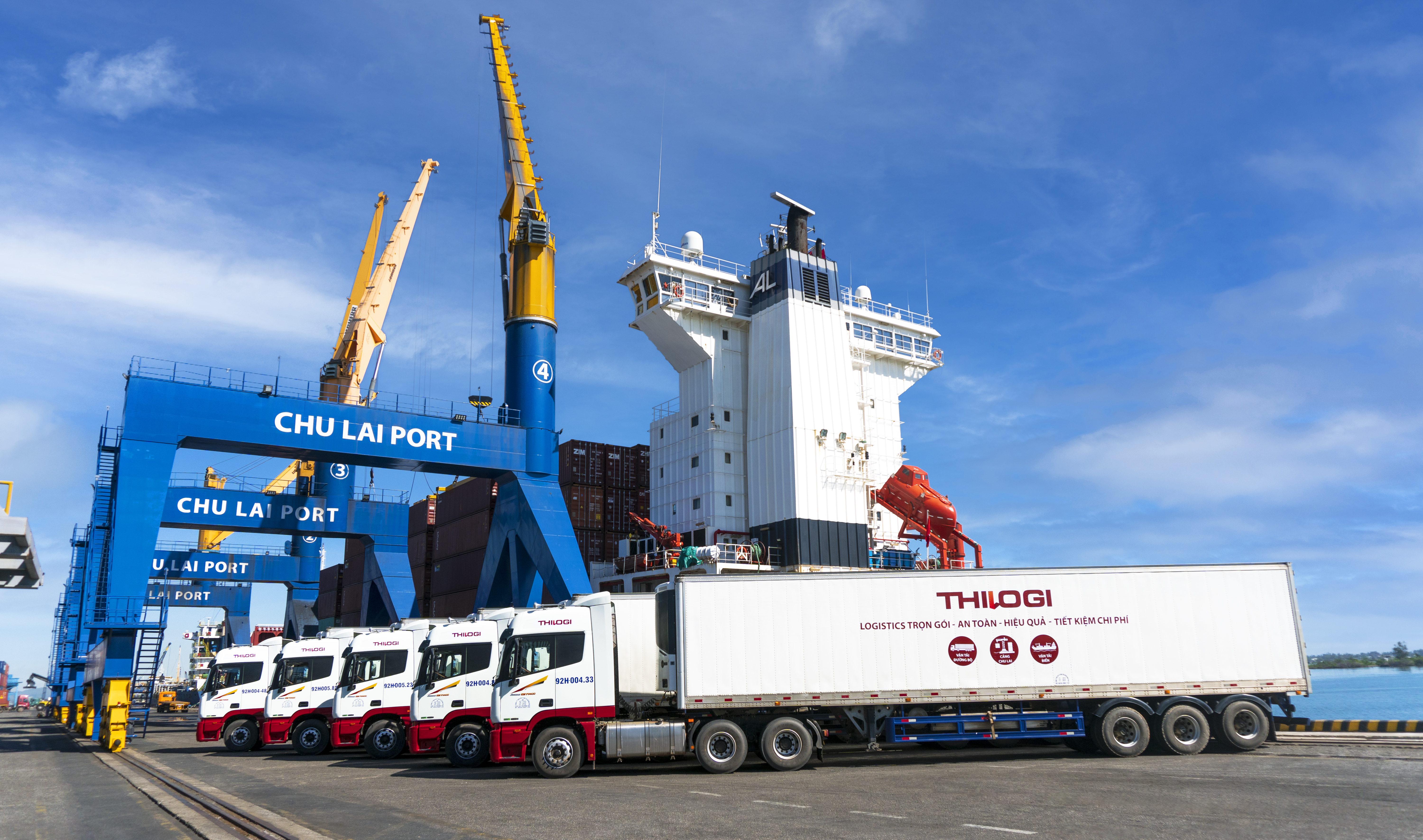 7. Xe vận chuyển nông sản của THILOGI tại cảng Chu Lai.jpg