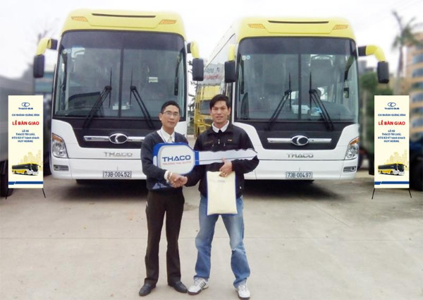 Ban_giao_xe_bus_Quang_Binh_final.jpg