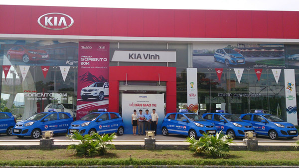 Ban_giao_xe_Kia_Vinh.jpg