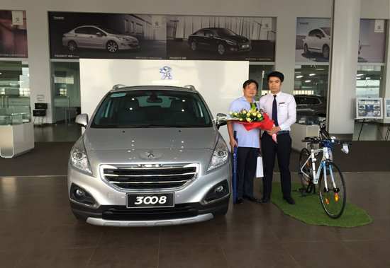 ban-giao-xe-Peugeot1.jpg
