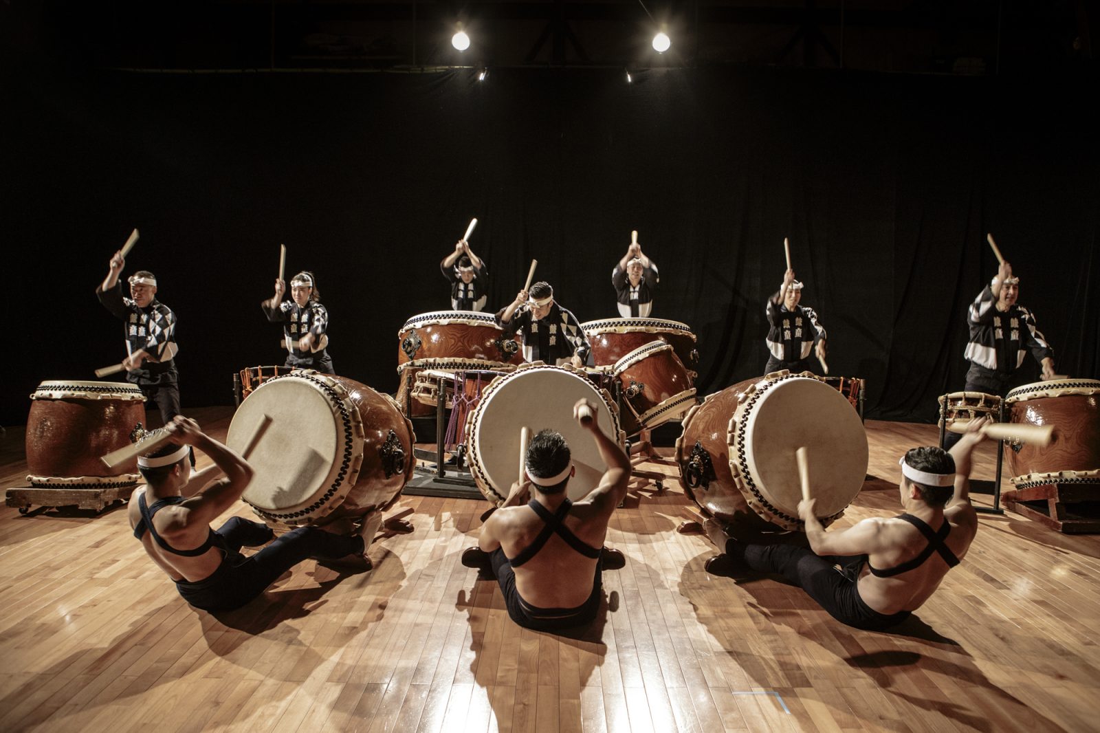 Biểu diễn trống Taiko.jpg