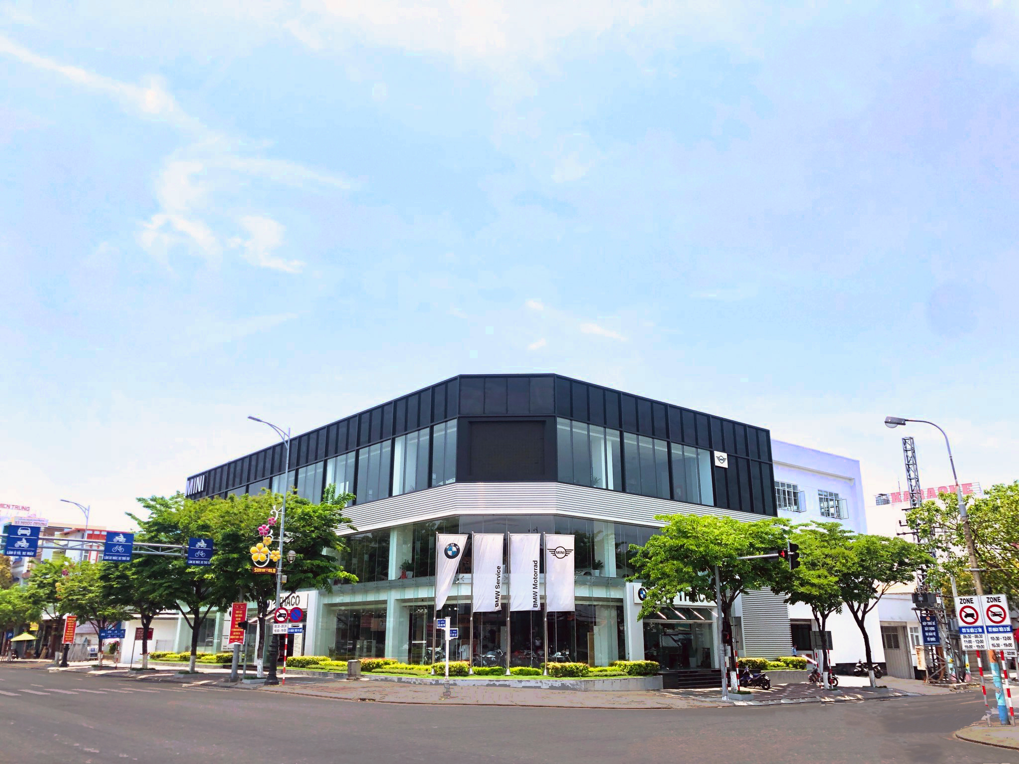 BMW Da Nang edit.jpg