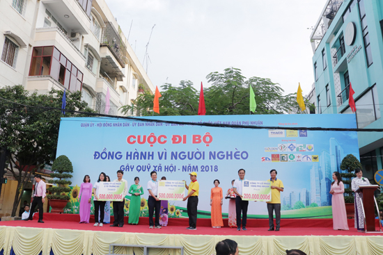 đi bộ gây quỹ PN (15).jpg