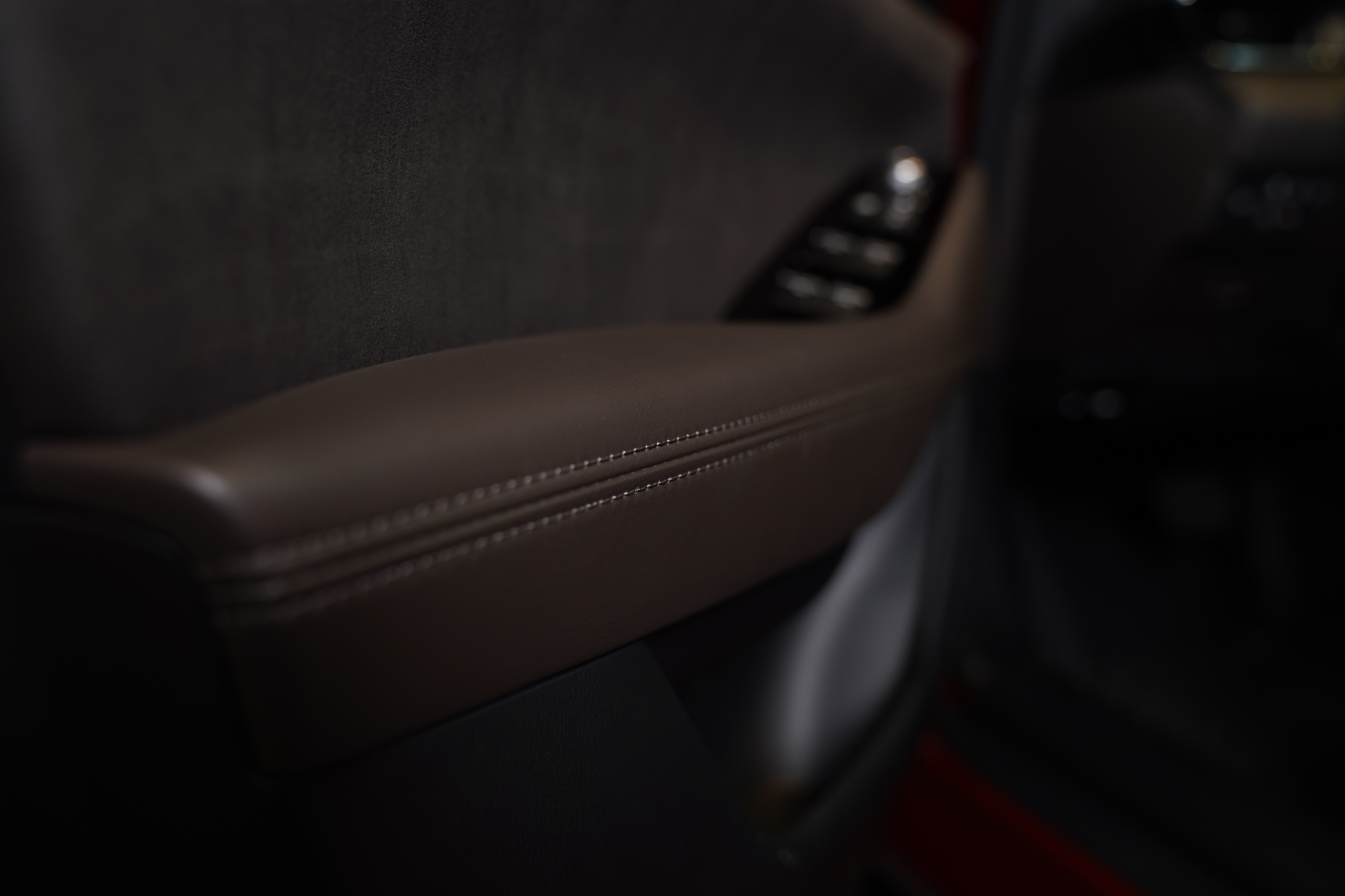 Các chi tiết nội thất sử dụng chật liệu cao cấp và được thiết kế vô cùng tỉ mỉ.JPG