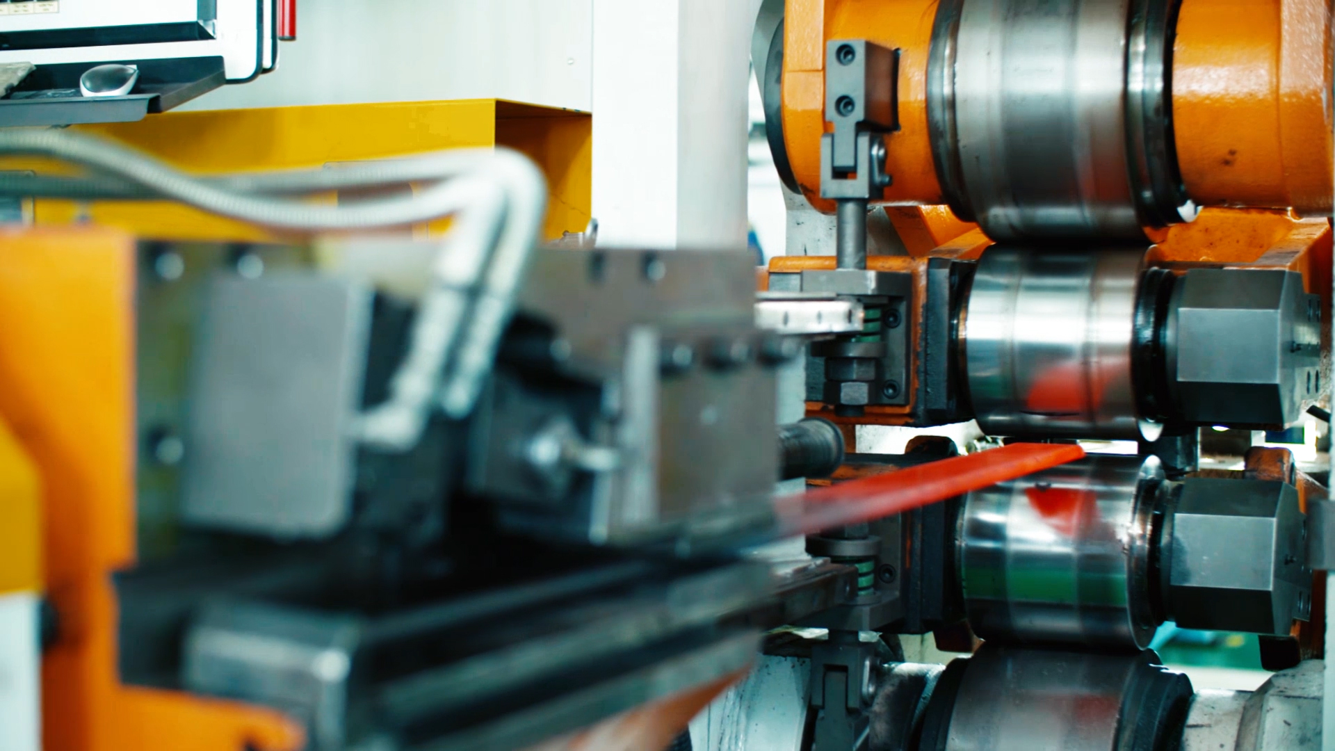 Công đoạn nung lá nhíp dài.jpg