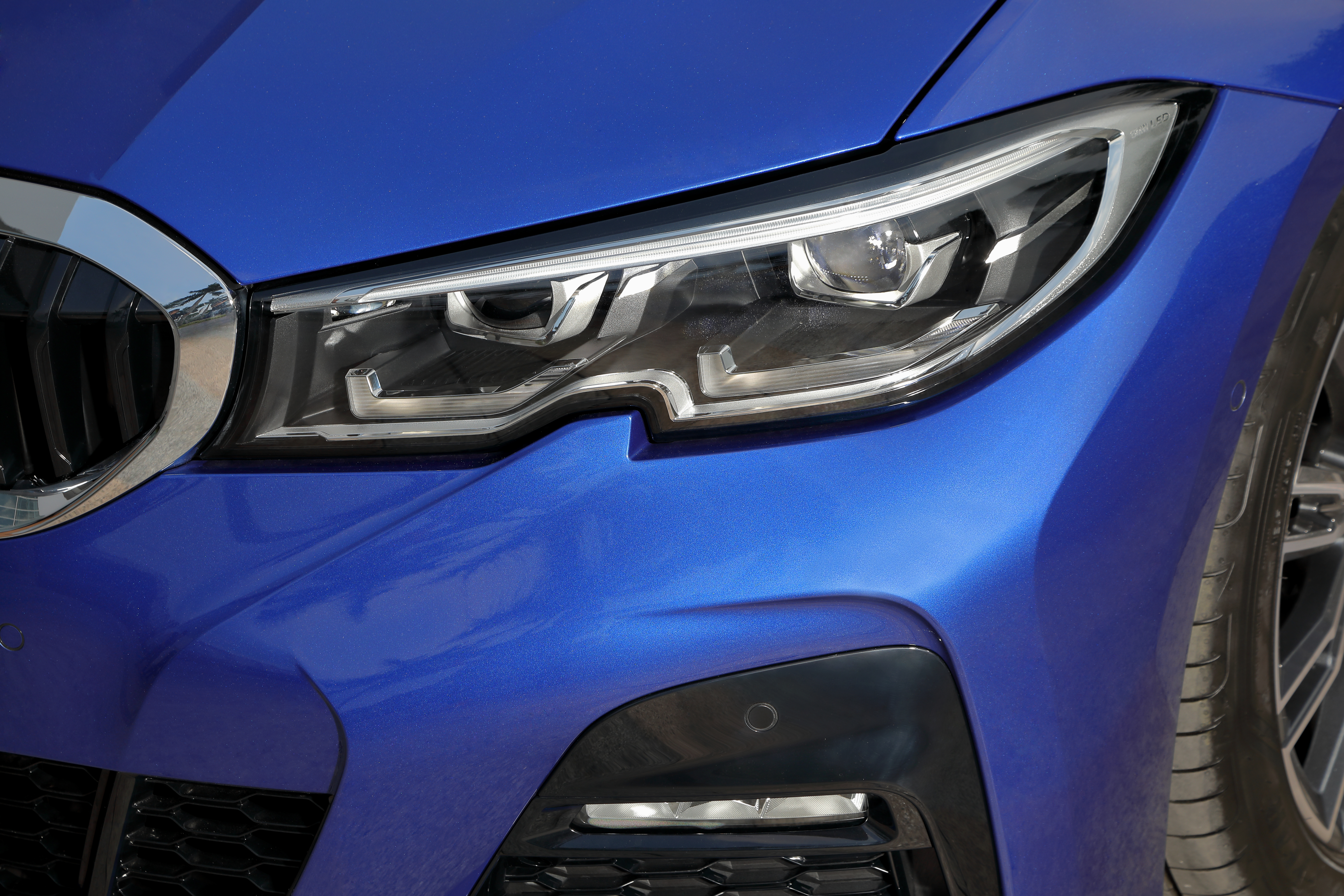 Cụm đèn trước LED mở rộng góc lái 2.JPG