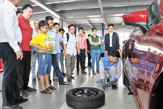 CHAM SOC XE MAZDA (1).jpg