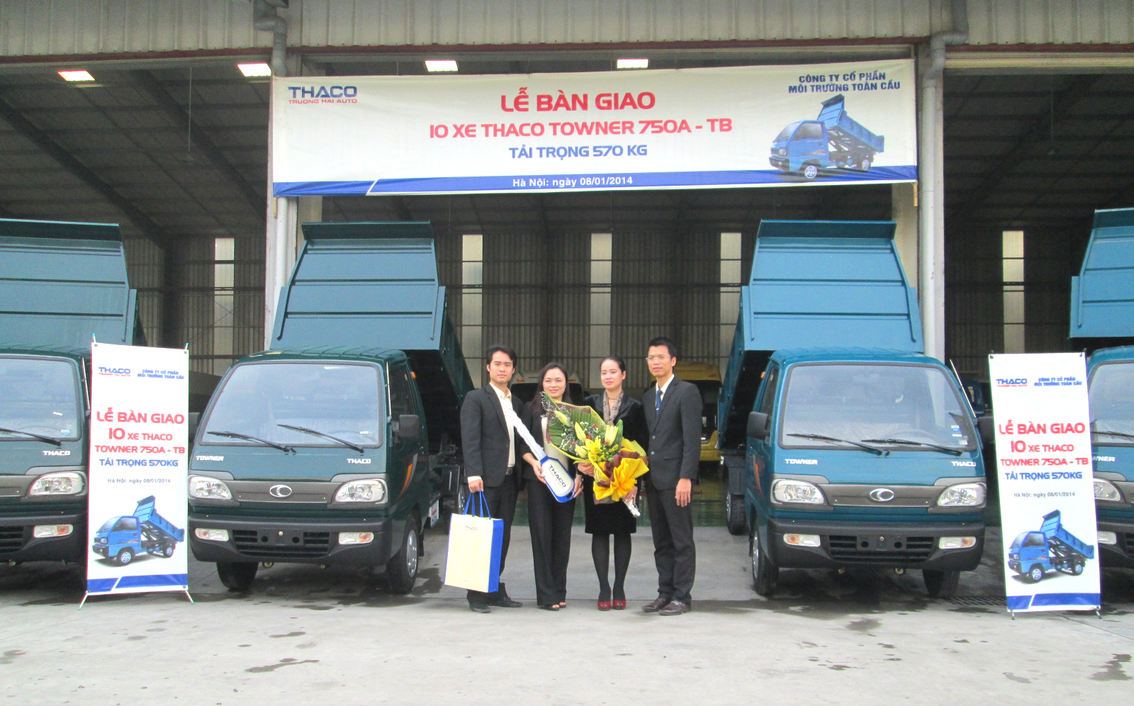 Giaiphong ban giao xe Towner.jpg