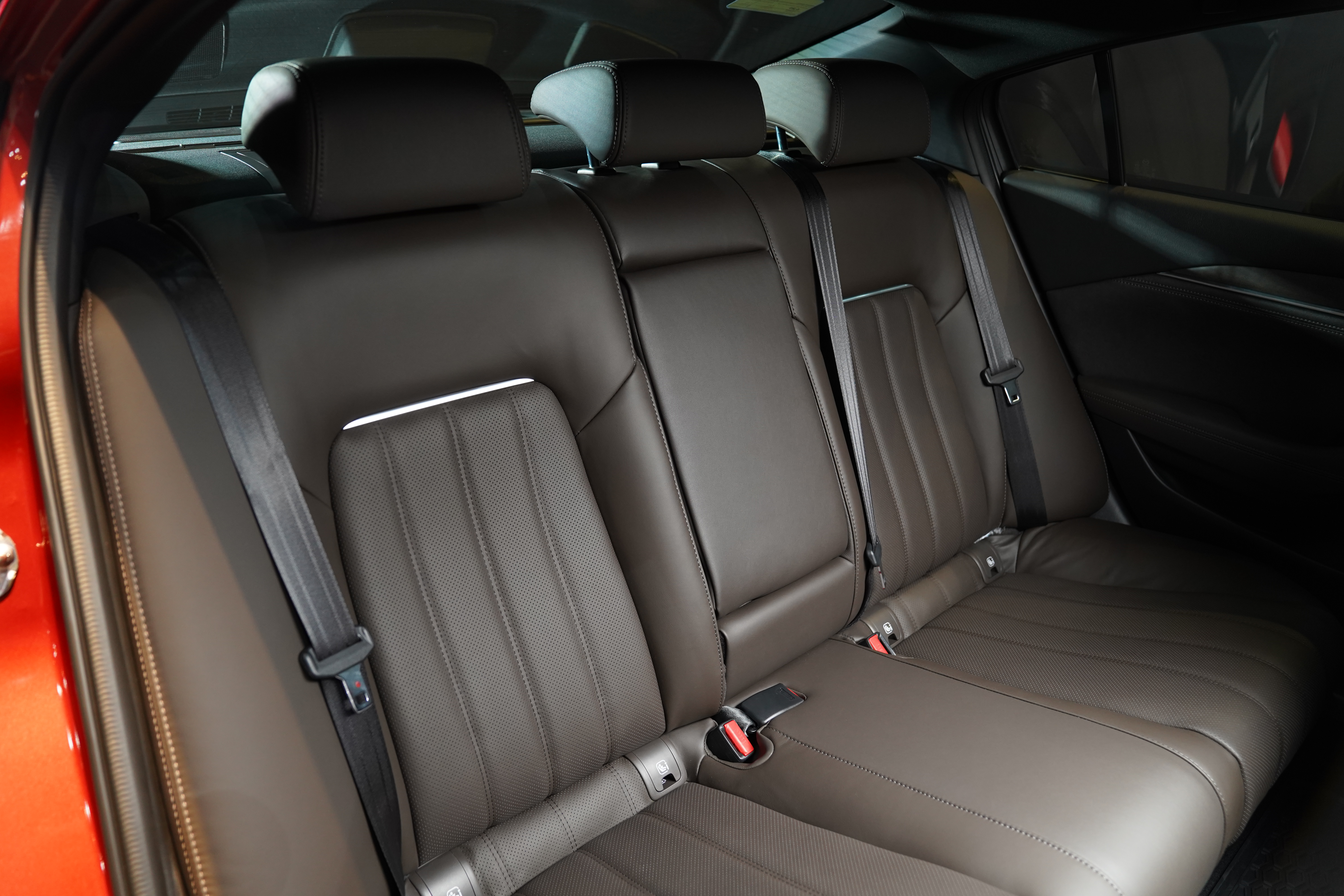 Hàng ghế sau bọc da Nappa.JPG