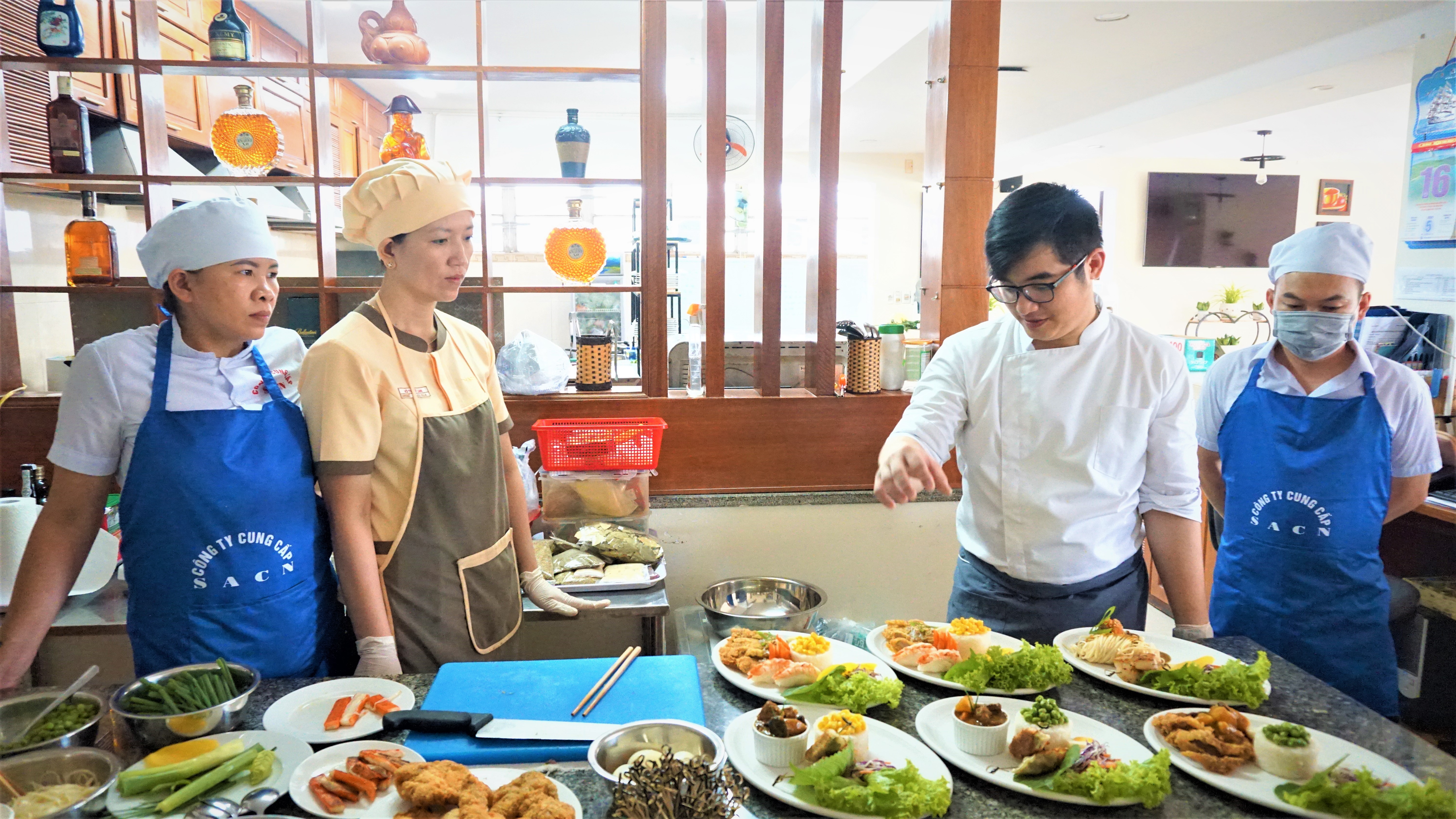 Hướng dẫn cách trang trí món cơm Bento.jpg