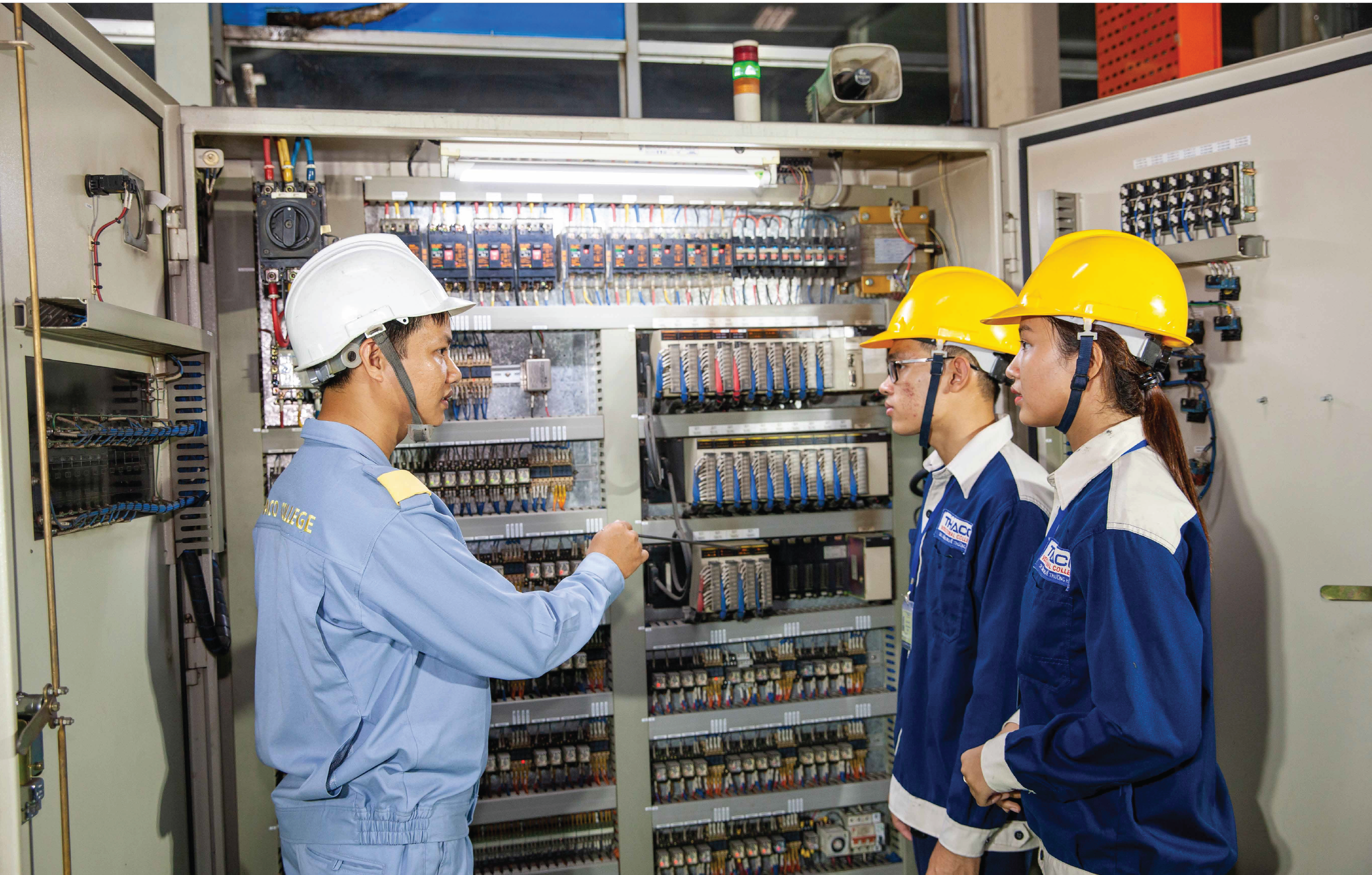 Hướng dẫn vận hành thiết bị tại Xưởng Sơn – Nhà máy ô tô Tải..png