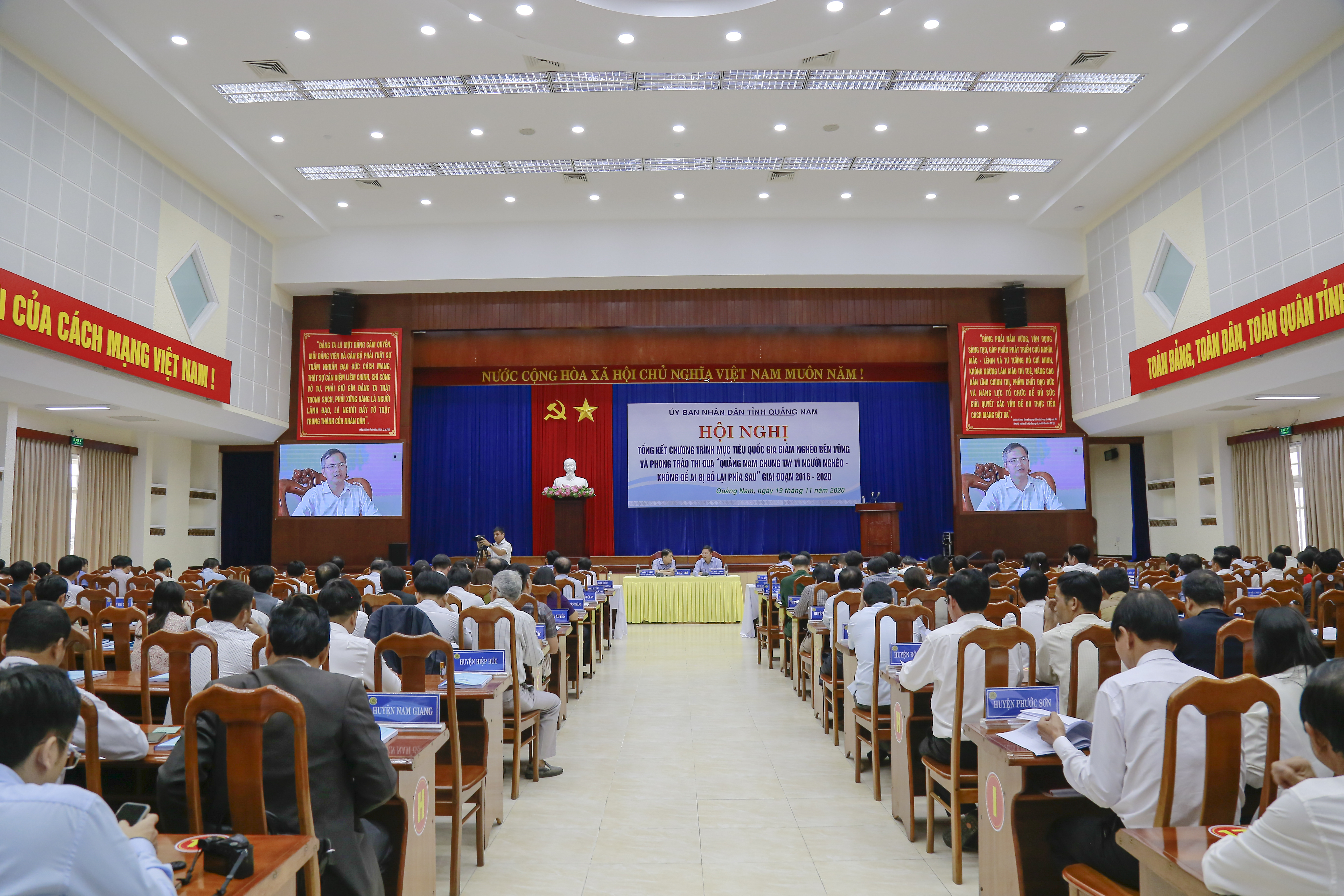 Hội nghị tổng kết chương trình _Quảng Nam chung tay vì người nghèo_.JPG