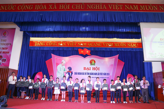 hoc bong Bac Ho (1).jpg