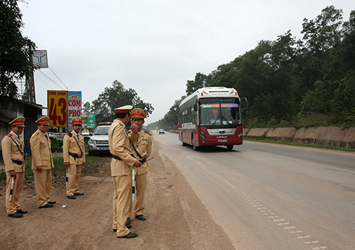 Tăng cường lực lượng, tuần tra kiểm soát xe khách giường nằm vẫn là giải pháp chính trong thời gian tới