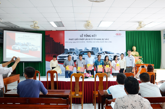 kia Vĩnh Long gioi thieu cong nghe xe KIA (1).jpg