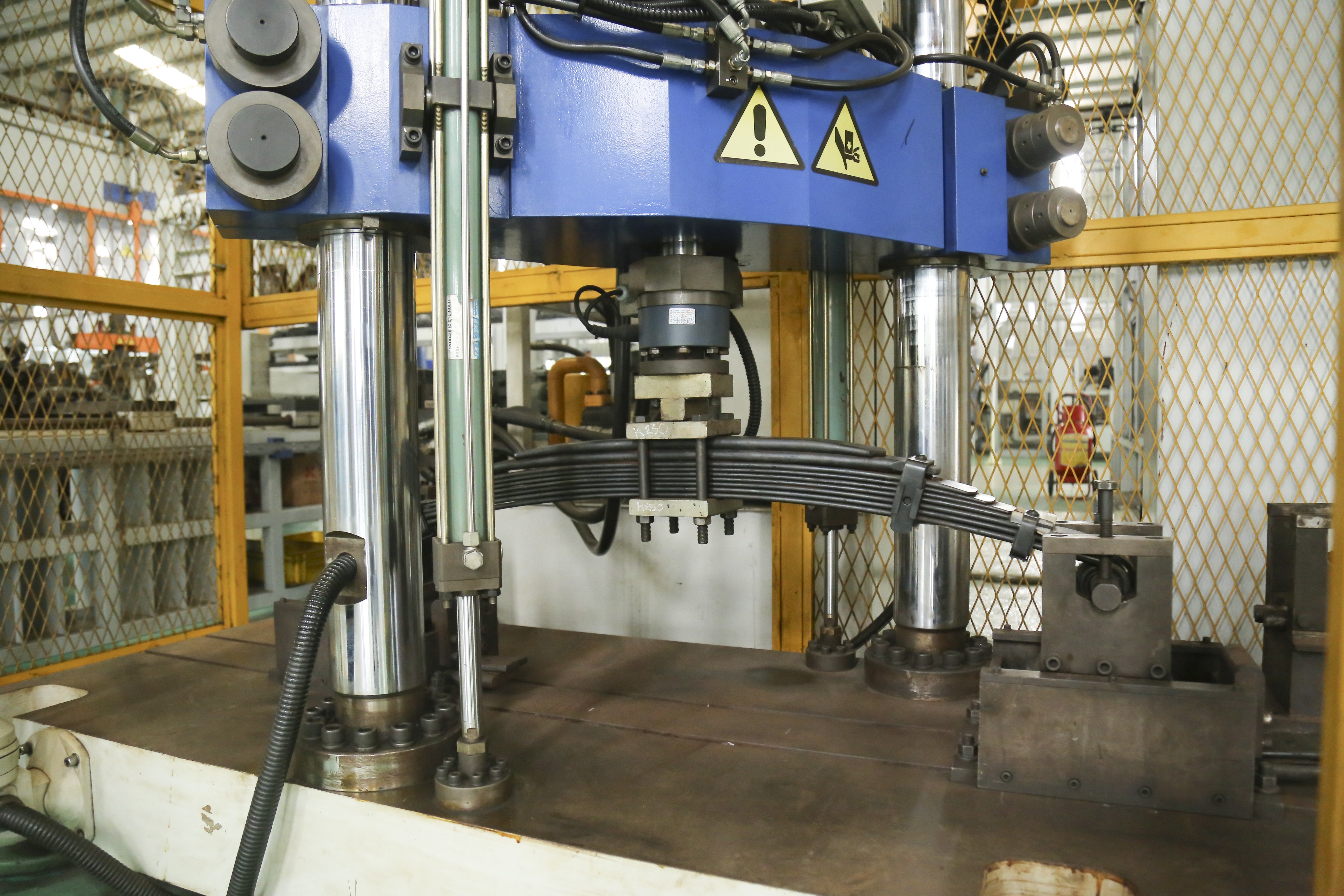 Kiểm tra độ bền mỏi của nhíp.jpg