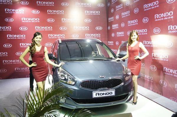 Le_ra_mat_Kia_rondo_3.jpg