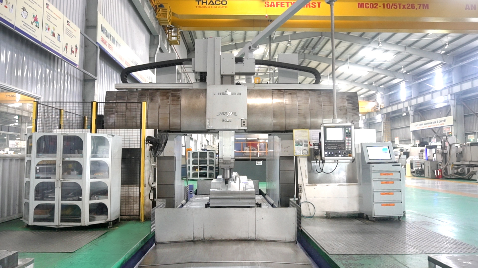 Máy phay giường (Gia công CNC) tại nhà máy Tổ hợp Cơ khí.jpg