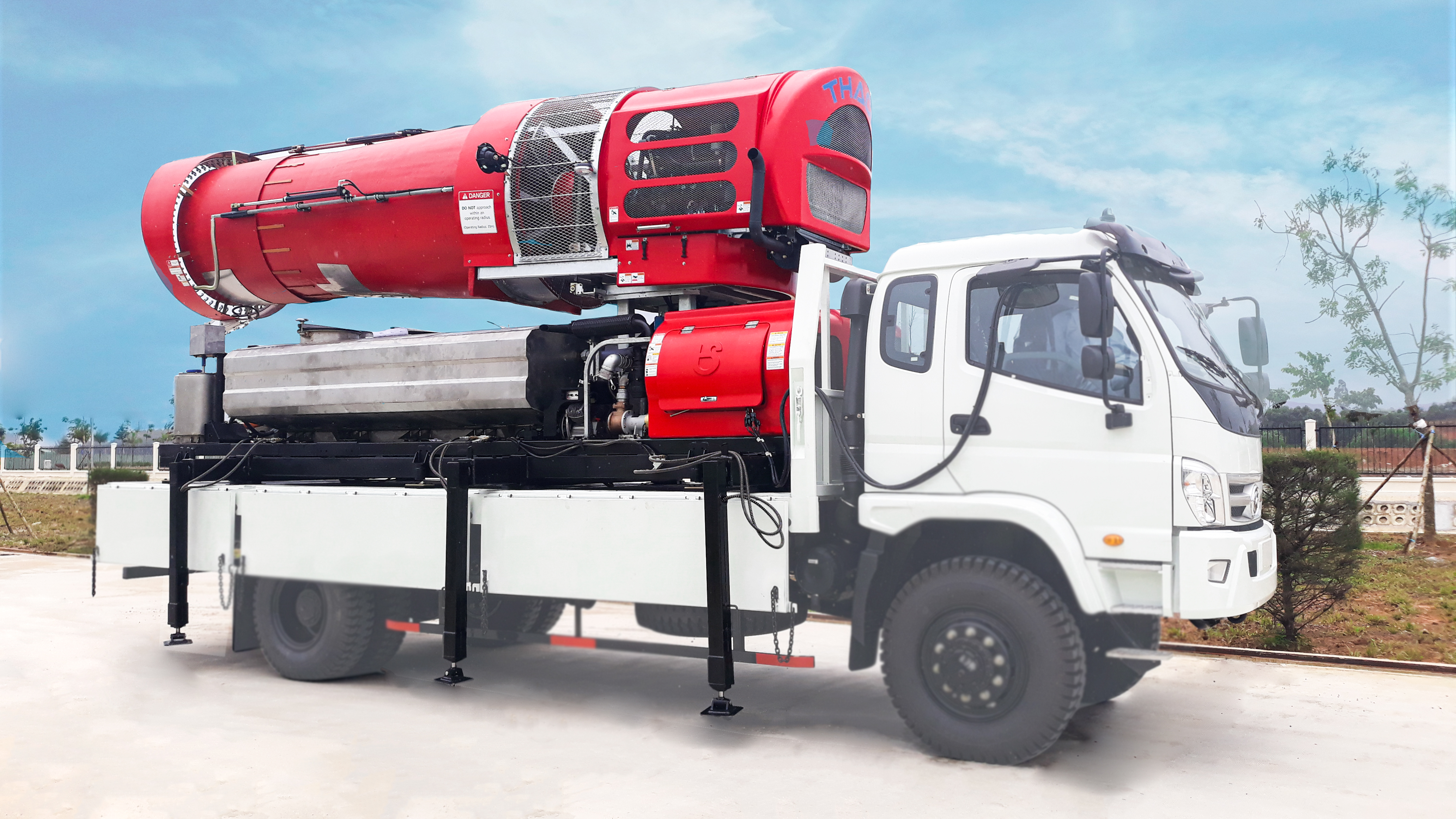 Máy phun thuốc thổi khí tầm xa.jpg