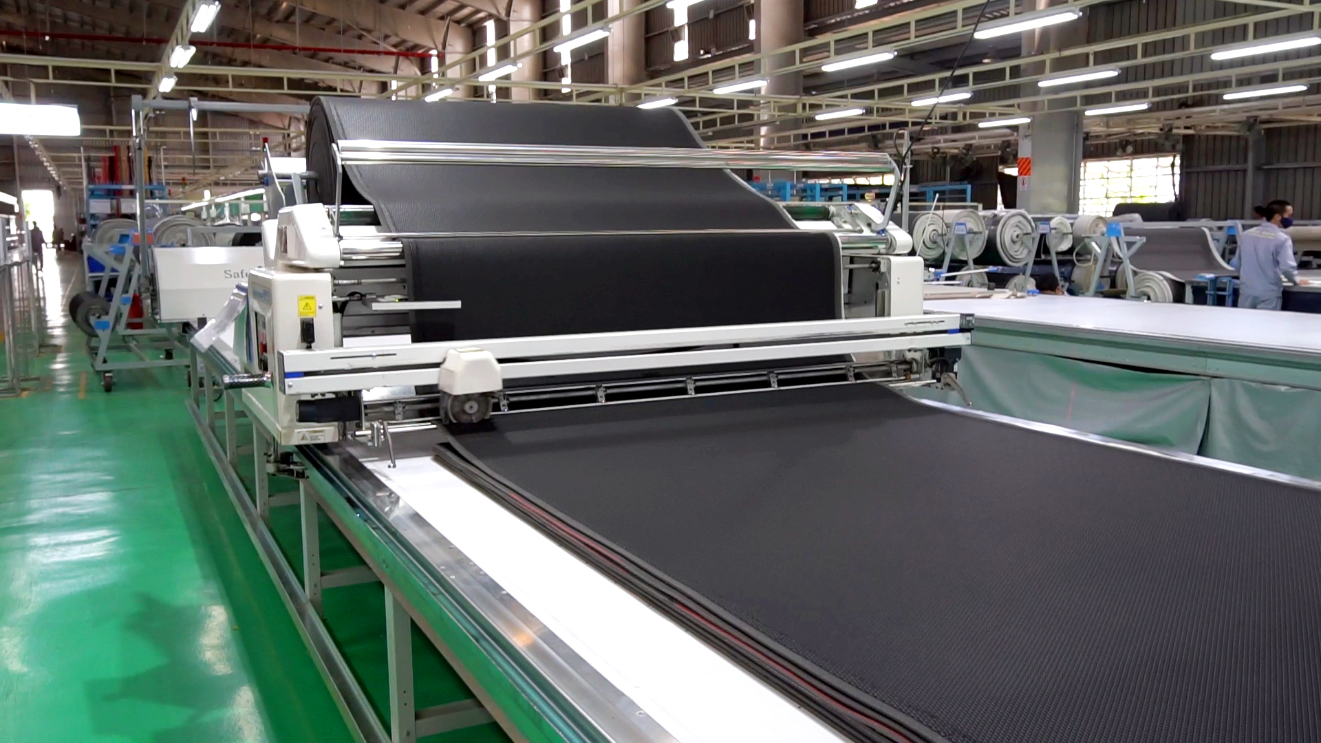 Máy trải vải tự động - NM ghế ô tô.jpg