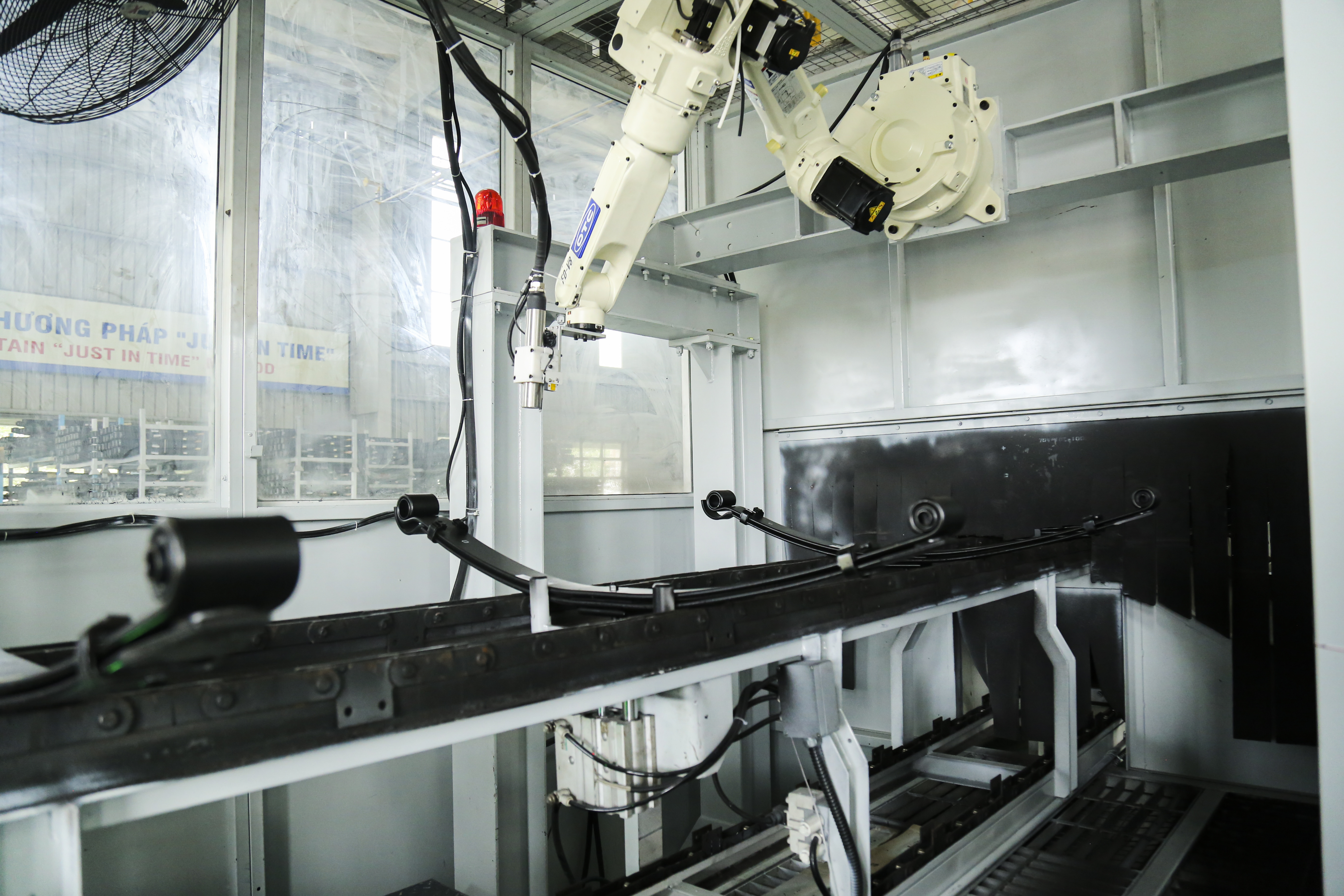 Robot sơn hoàn thiện - NM Nhíp.jpg