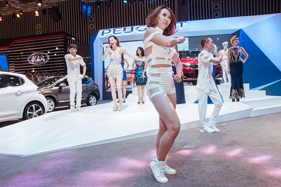 sao-viet-do-bo-motor-show-2015-wshowbiz-34.jpg