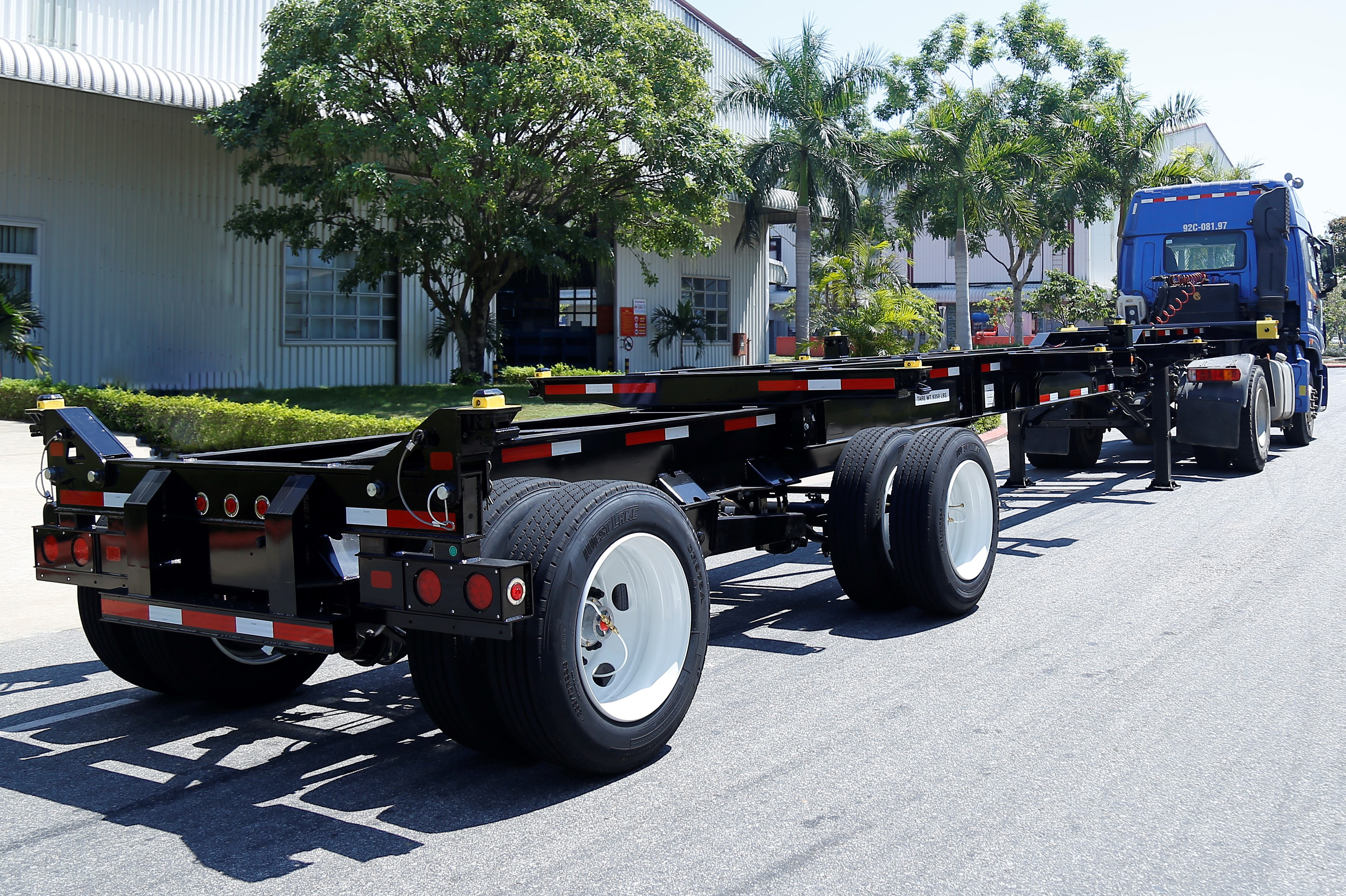 Sơmi rơmoóc xương dầm trượt 20ft xuất khẩu sang Mỹ.jpg