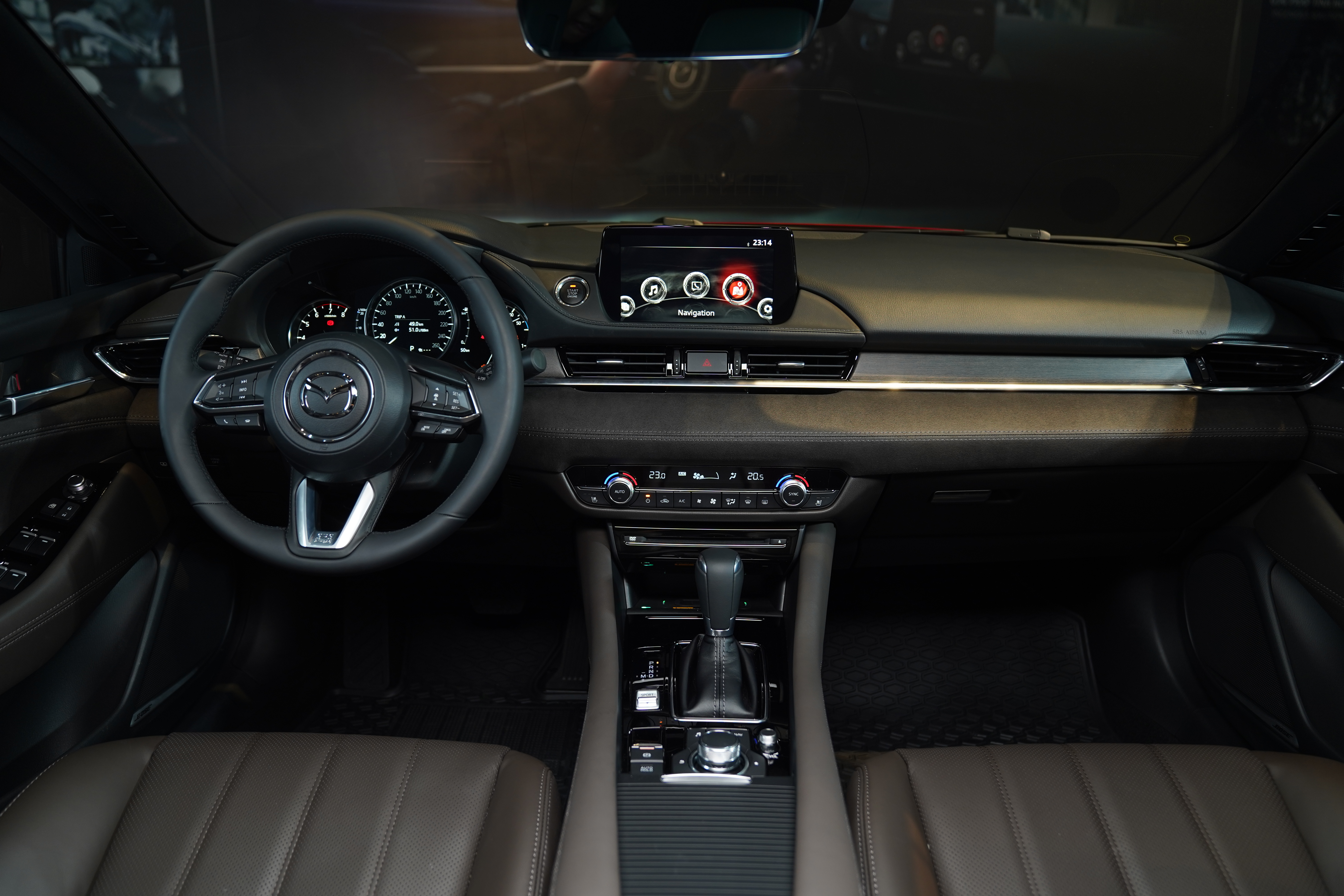 Tổng quan khoang lái của New Mazda6.JPG