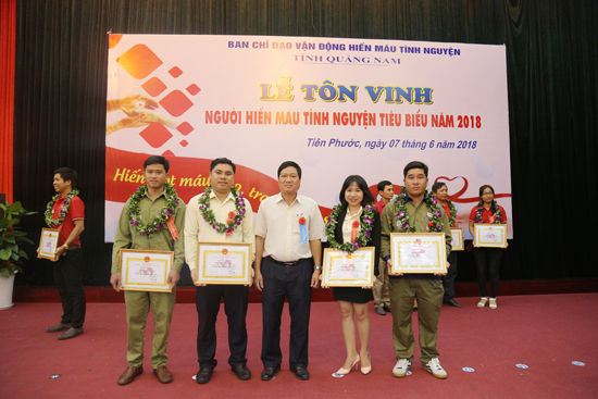 ton vinh hien mau (1).jpg