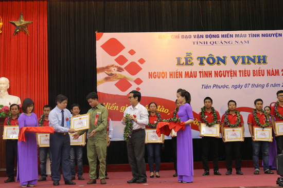 ton vinh hien mau (4).jpg