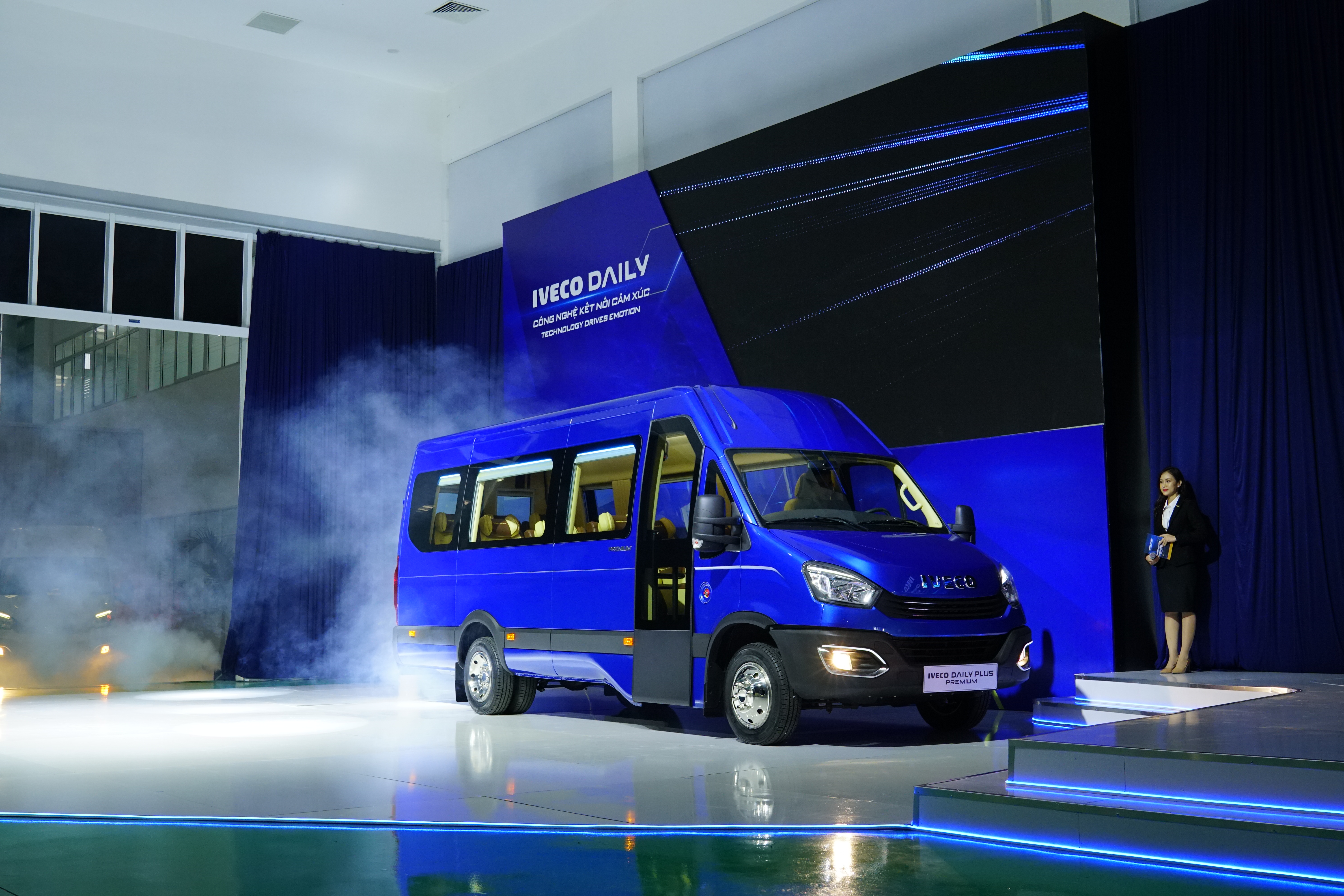 Xe Iveco Daily Plus.JPG