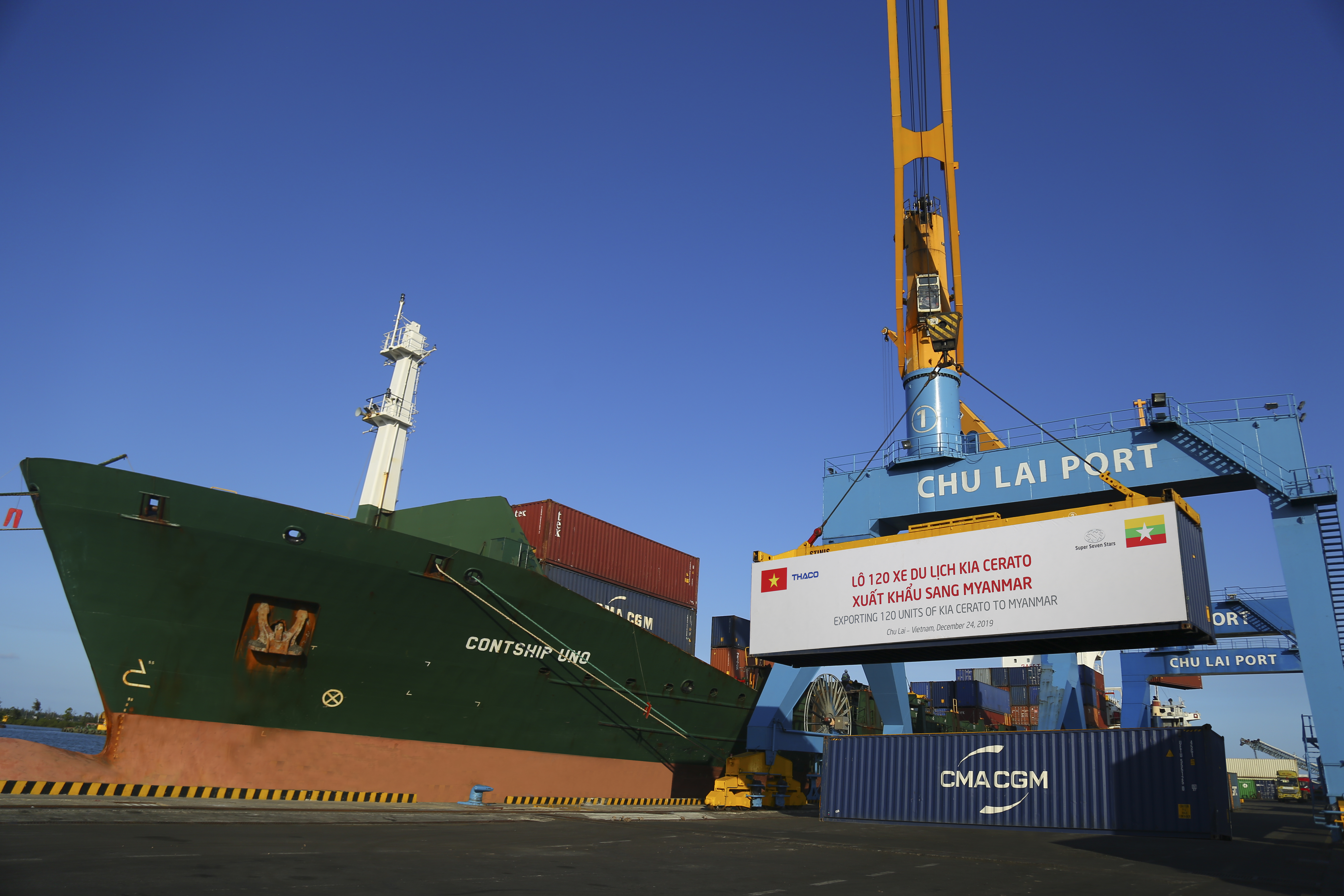 Xuat khau SKD Cerato.jpg