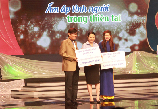 ung ho 2.7 ty (2).jpg