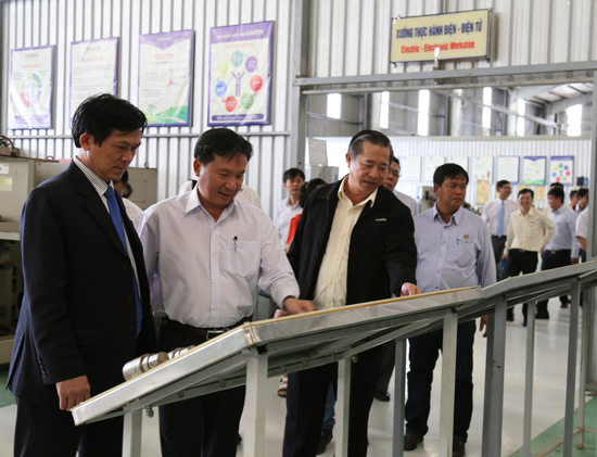 Hoi DN tham quan nha may.jpg