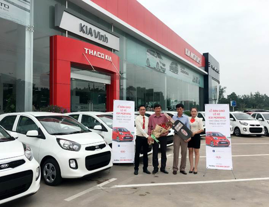 ban giao xe Kia Ha Vinh.jpg