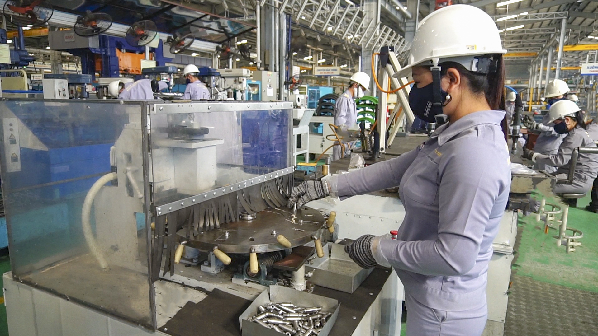 6. Cải tiến hệ thống vạt bavia cho các chi tiết chốt tiện.jpg