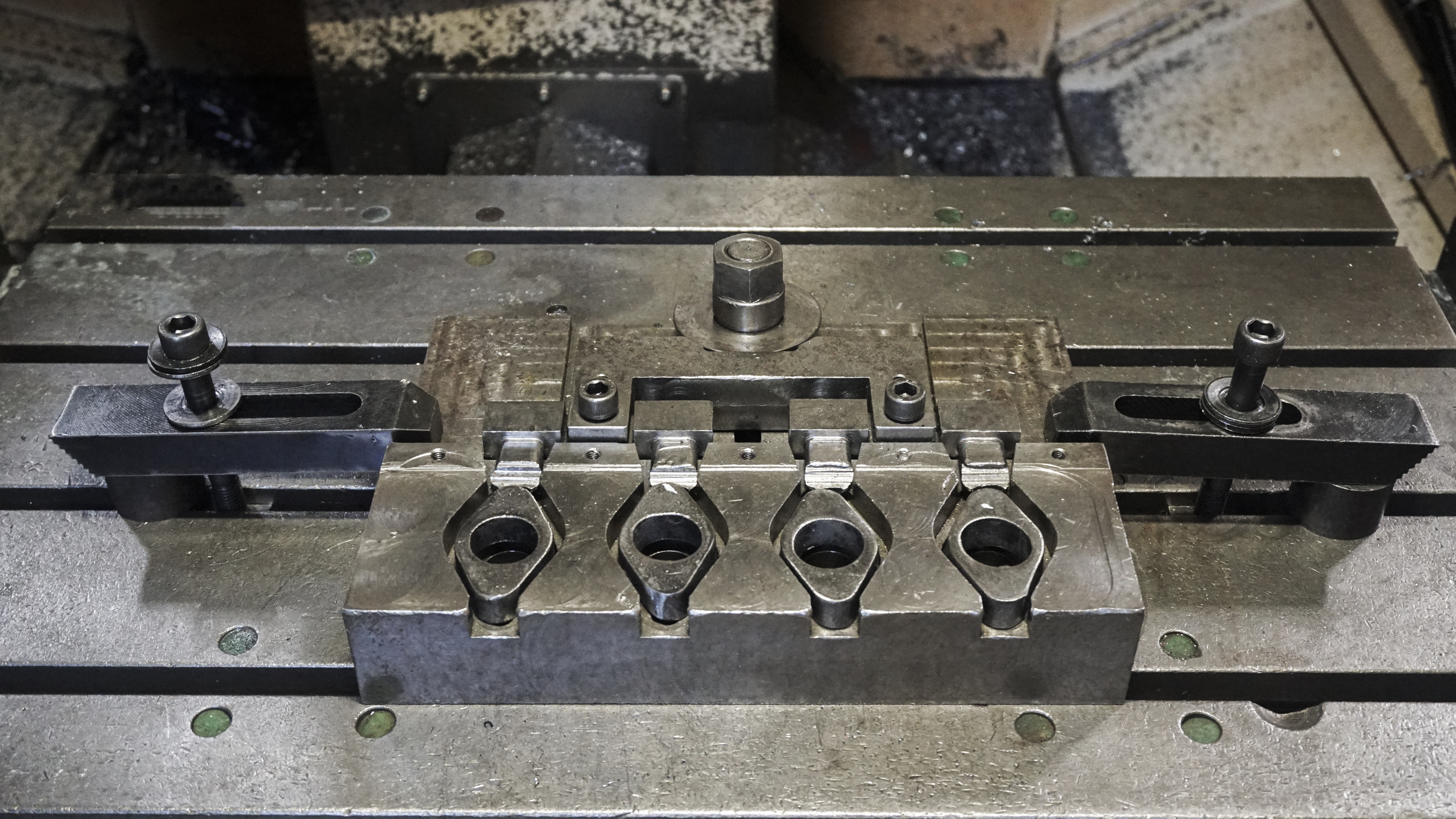 7. Cải tiến gá đặt nhanh trên máy phay CNC cho các chi tiết sản xuất hàng loạt.JPG