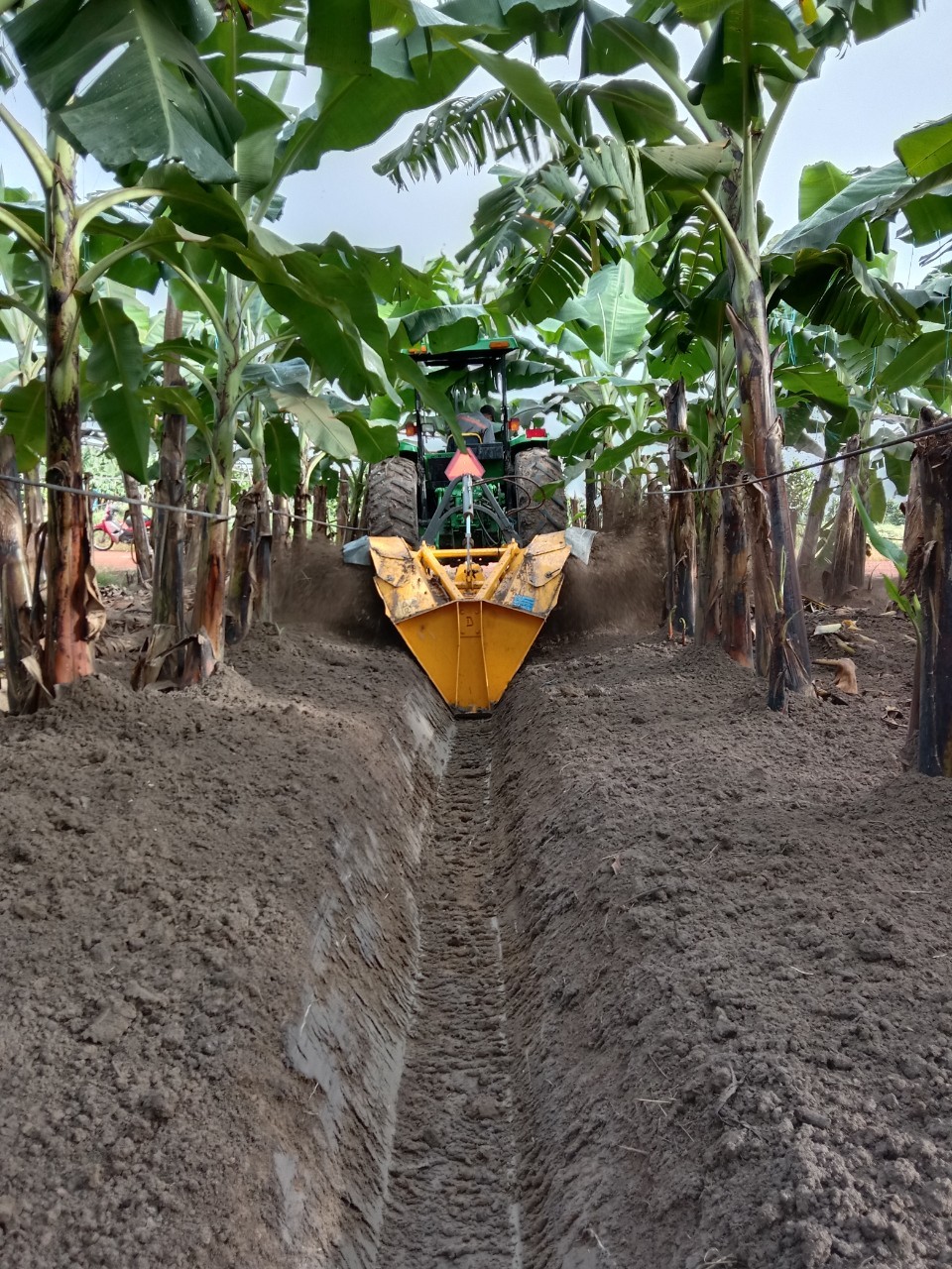 2.xe vét mương 2.jpg