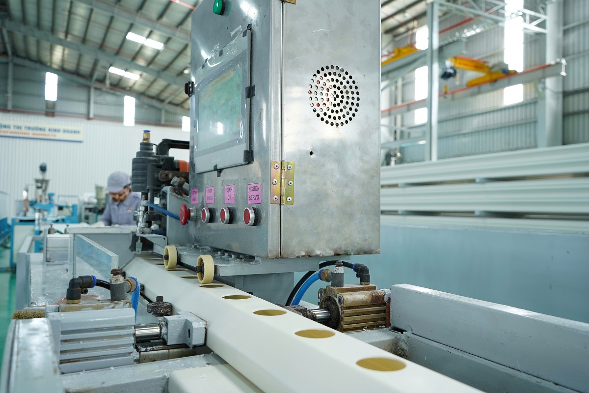 4. Máy đục lỗ tự độngedit.jpg